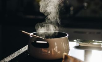 Кастрюля на плите