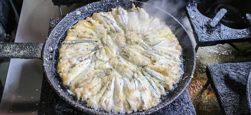 Рыба на сковороде