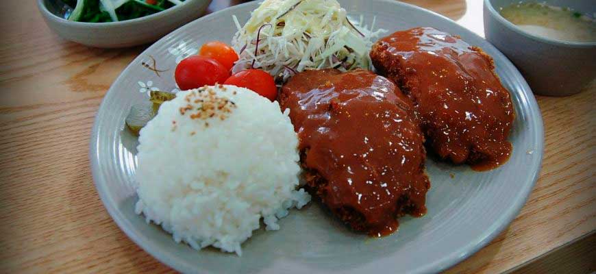 Котлеты с молочным соусом и гарниром